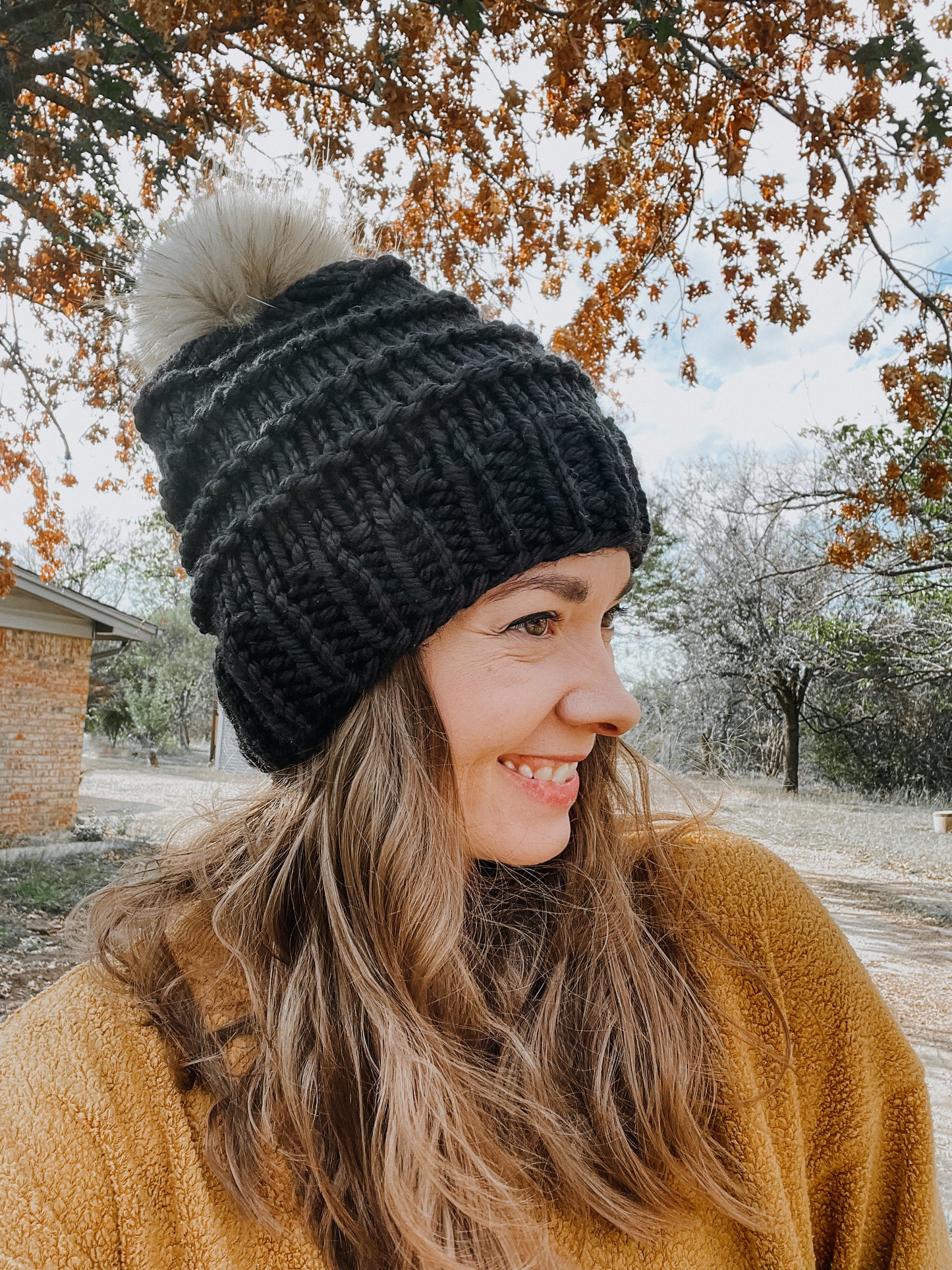 Slone Beanie // Black - Pick your pom